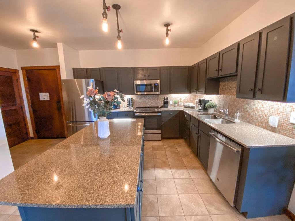 Remodeled Ski In-Out - 305 Soaring Eagle - Luxury! Dunmore Exterior photo